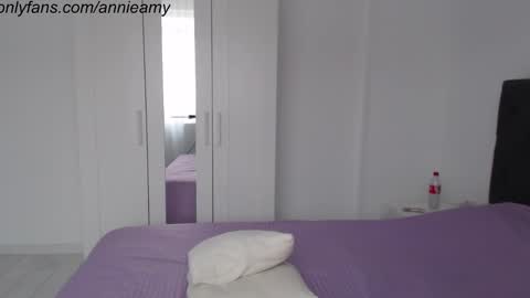 Snapshot of annieamy chatting on 01/25/25, 01:08 Annie online show from 01/25/25, 01:08