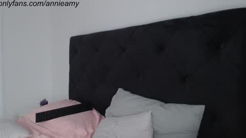 Snapshot of annieamy chatting on 03/10/25, 04:03 Annie online show from 03/10/25, 04:03