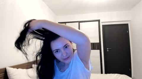 Annie online show from 02/02/26, 03:44