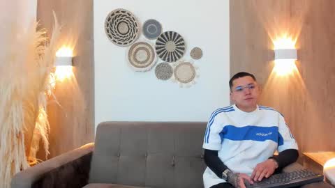 Annie And Leandro online show from 12/20/25, 01:40