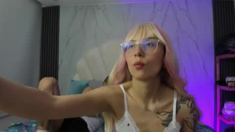 Annie And Leandro online show from 02/04/26, 10:26