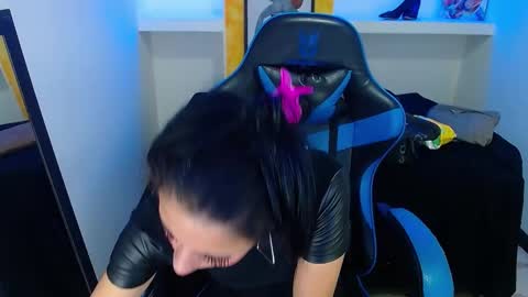 Anniee online show from 02/22/25, 12:29