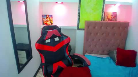 Anniee online show from 09/17/25, 02:08