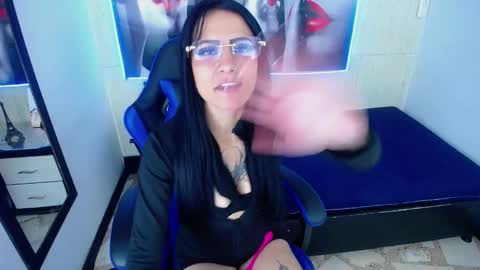 Anniee online show from 01/17/26, 01:38