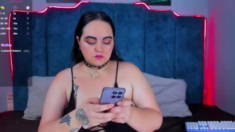 Snapshot of annieesweett_ chatting on 05/17/26, 09:00 Annie Sweet Cherry online show from 05/17/26, 09:00