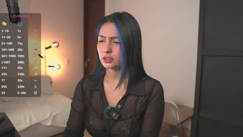 Snapshot of annieguzman_ chatting on 11/10/25, 06:12 Annie FREE TRIAL IN BIO online show from 11/10/25, 06:12