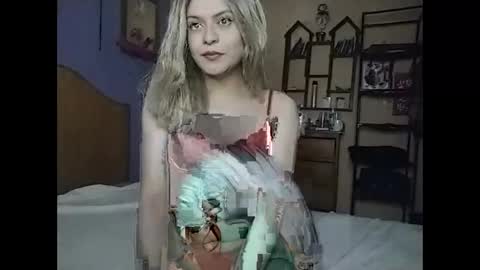 Snapshot of anniejarocha chatting on 05/03/26, 04:07 JarochaFem online show from 05/03/26, 04:07