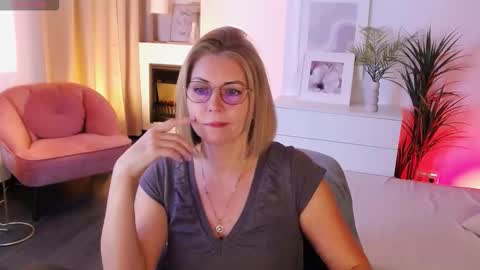 Annie online show from 10/05/25, 05:39