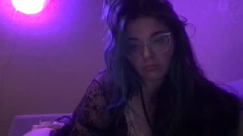 Snapshot of anniemarie445 chatting on 07/17/26, 08:32 Darlingskiesxo online show from 07/17/26, 08:32