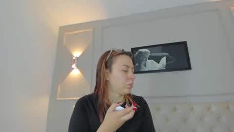 Annie online show from 12/26/24, 11:54