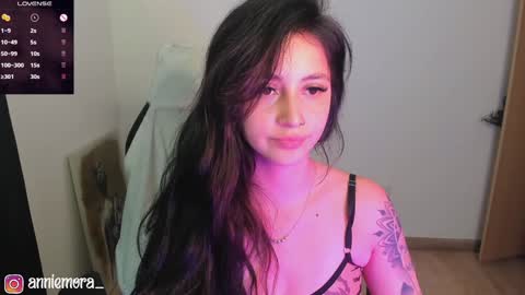 Annie online show from 01/12/25, 02:03