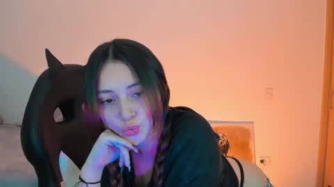 Annie online show from 11/27/25, 03:19