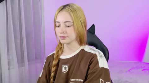 Annie online show from 05/07/26, 02:39