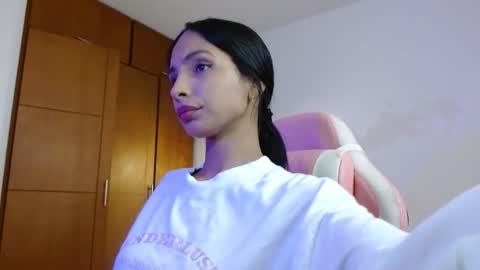 AnnaS online show from 11/22/25, 04:55