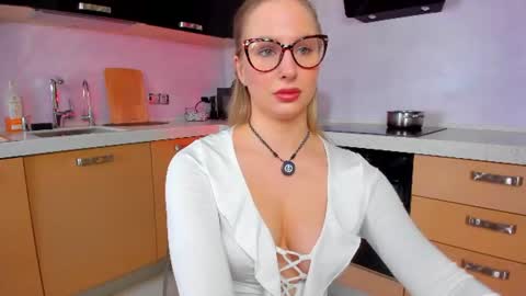 Snapshot of annlovesexxx chatting on 06/25/26, 09:36 Ann 8am-3pm ESTNY time online show from 06/25/26, 09:36