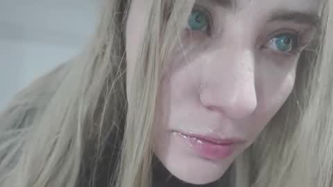 annrousse online show from 01/01/25, 03:23