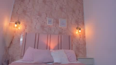 Snapshot of anntonella_watson chatting on 05/11/26, 02:45 ANTON online show from 05/11/26, 02:45