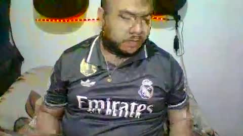 lion kennedy independent model moderator online show from 10/29/25, 02:58