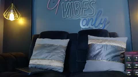 anny_loves online show from 04/17/26, 04:54