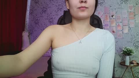 Snapshot of anny_shine chatting on 12/18/24, 08:09 Annie online show from 12/18/24, 08:09