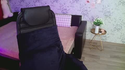 Snapshot of anny_shine chatting on 12/20/24, 07:01 Annie online show from 12/20/24, 07:01