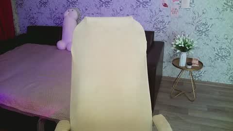 Snapshot of anny_shine chatting on 01/25/25, 04:45 Annie online show from 01/25/25, 04:45