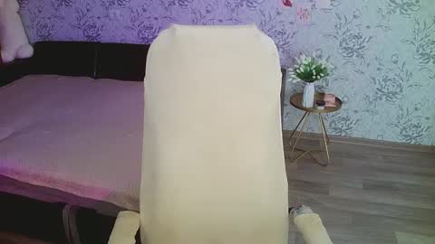 Snapshot of anny_shine chatting on 02/21/25, 04:18 Annie online show from 02/21/25, 04:18