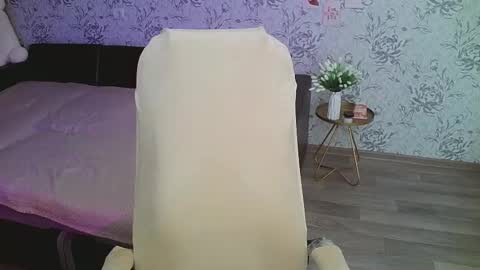 Snapshot of anny_shine chatting on 02/27/25, 01:16 Annie online show from 02/27/25, 01:16