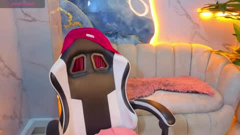 Live 1500am 2100pm COLOMBIAN HOUR online show from 04/18/26, 08:09