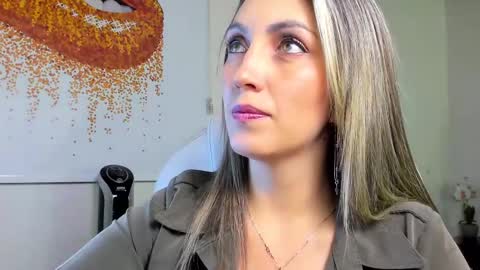 Snapshot of anny_sweet72 chatting on 02/11/25, 12:58 Anny online show from 02/11/25, 12:58