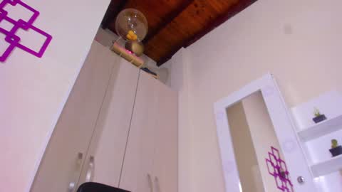 Snapshot of anny_vittar chatting on 01/12/25, 01:21 Valeria online show from 01/12/25, 01:21