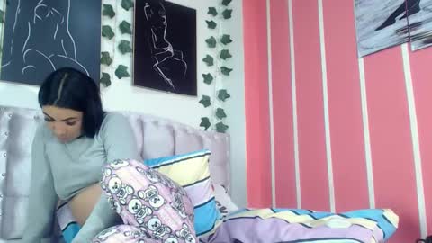 Snapshot of annyevans_ chatting on 02/18/25, 03:32 online show from 02/18/25, 03:32
