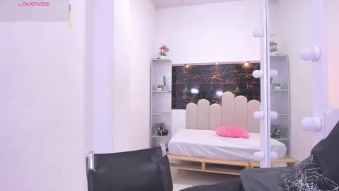 Anny online show from 10/24/25, 07:54