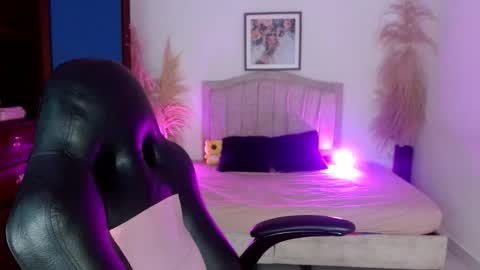 annyrusso online show from 02/09/26, 04:55