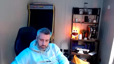 anonymousblokeuk online show from 10/13/25, 08:47