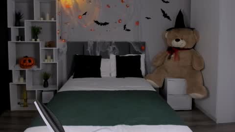 Snapshot of anoradark chatting on 10/26/25, 12:44 Anora online show from 10/26/25, 12:44