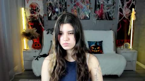 Snapshot of anoradark chatting on 10/27/25, 12:42 Anora online show from 10/27/25, 12:42