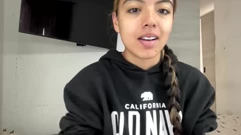 anotella_aa online show from 04/15/26, 07:32