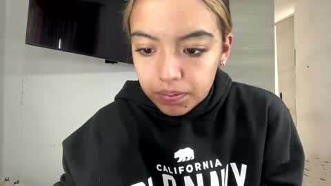 anotella_aa online show from 04/15/26, 07:58