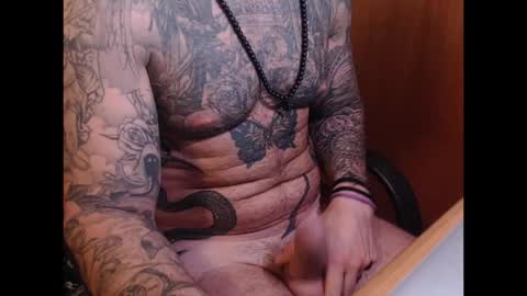 Snapshot of anotnio95 chatting on 10/30/25, 05:24 maicol online show from 10/30/25, 05:24