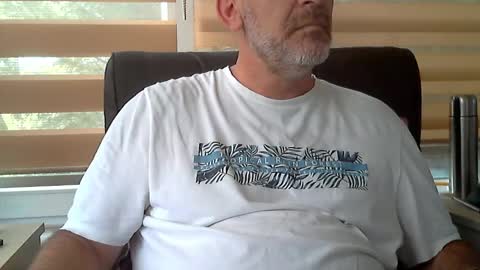 Snapshot of antheris chatting on 10/13/25, 01:44 antheris online show from 10/13/25, 01:44