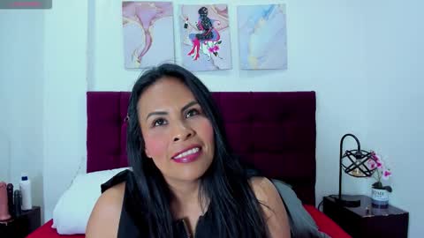 Anthonelaa   online show from 11/18/25, 08:02