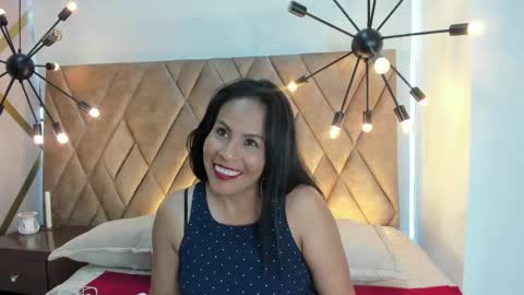 Anthonelaa   online show from 05/05/26, 09:45