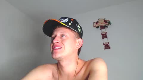 Snapshot of anthonnymorrison chatting on 12/15/24, 01:35 leon online show from 12/15/24, 01:35