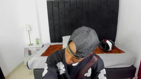       online show from 01/11/25, 06:54