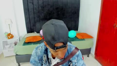       online show from 03/08/25, 12:00