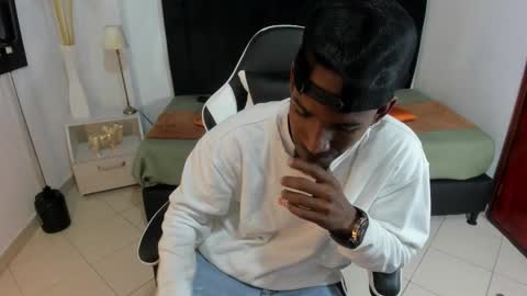       online show from 11/08/25, 12:44