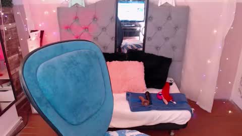 antolyh_c online show from 03/05/26, 12:23