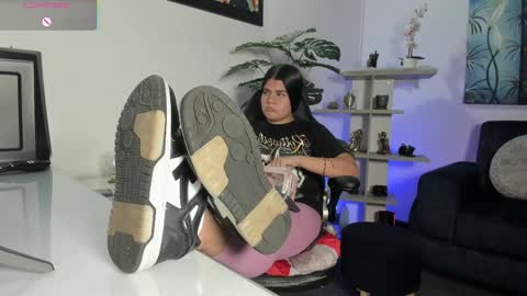 Snapshot of antonelamiss chatting on 04/01/26, 07:44 online show from 04/01/26, 07:44