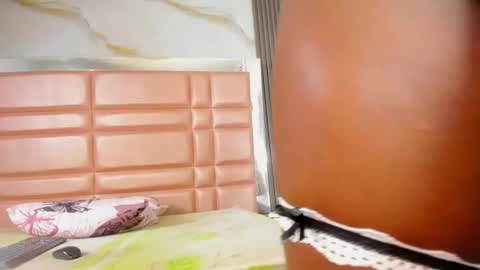 Snapshot of antonelasexx chatting on 10/25/25, 05:26 antonelasexx online show from 10/25/25, 05:26